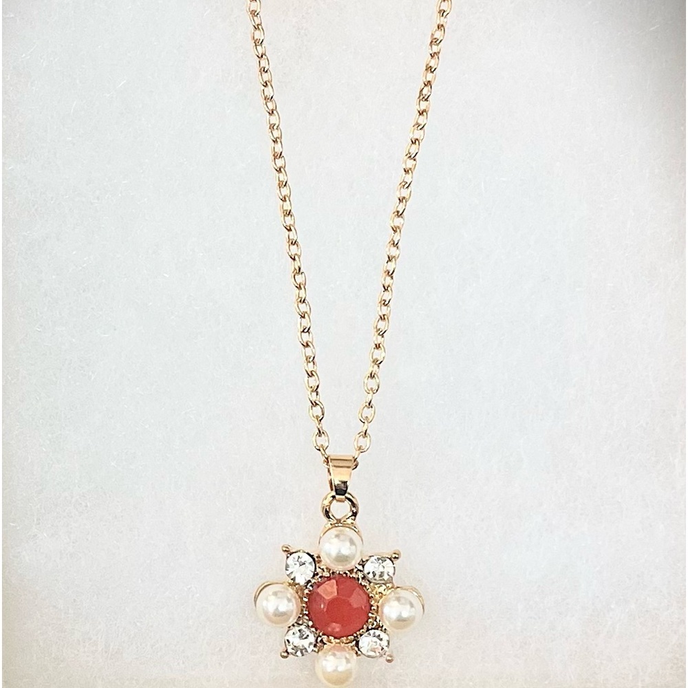 BEAUTIFUL NECKLACE AND EARRINGS SET